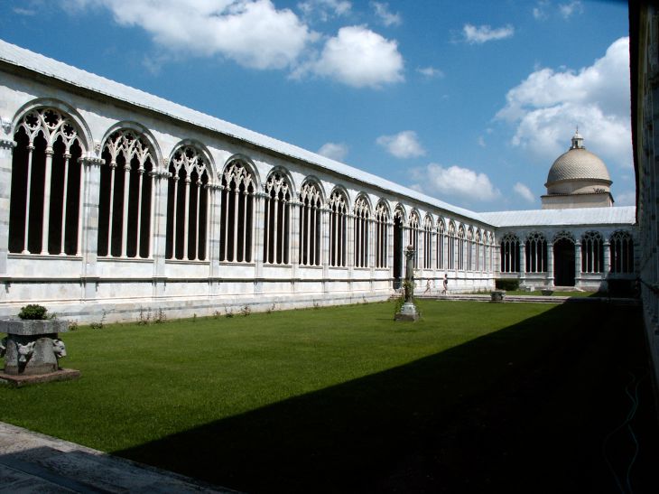 Camposanto Monumentale auf der Piazza dei Miracoli