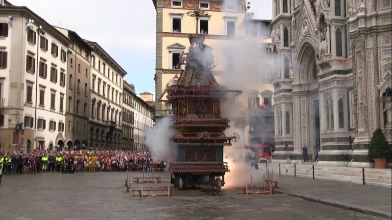 Scoppio del Carro - In Florenz flattert nach einem Jahr Corona Pause wieder die Colomba